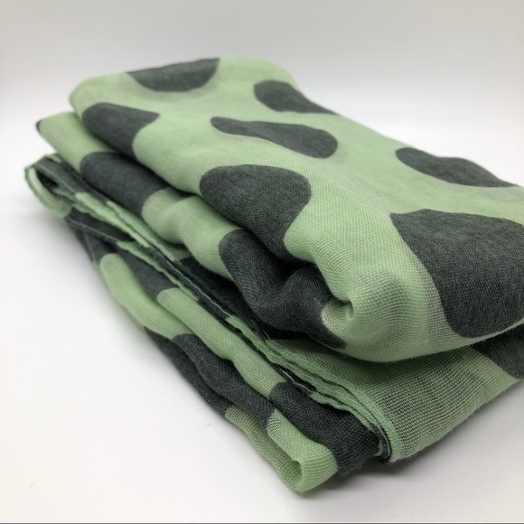 Gauzy green polka scarf - Picture 5 of 8